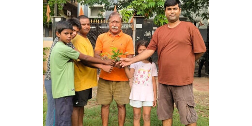 अंतर्राष्ट्रीय विचित्र संगीत दिवस पर पौधारोपण, स्वच्छ हवा और पर्यावरण संरक्षण का आह्वान
